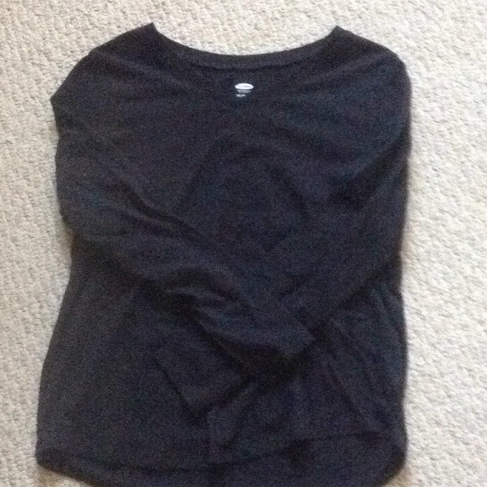 A black long sleeve v-neck tee
